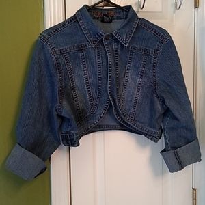 What's Hot 🔥 Crop Jean Jacket